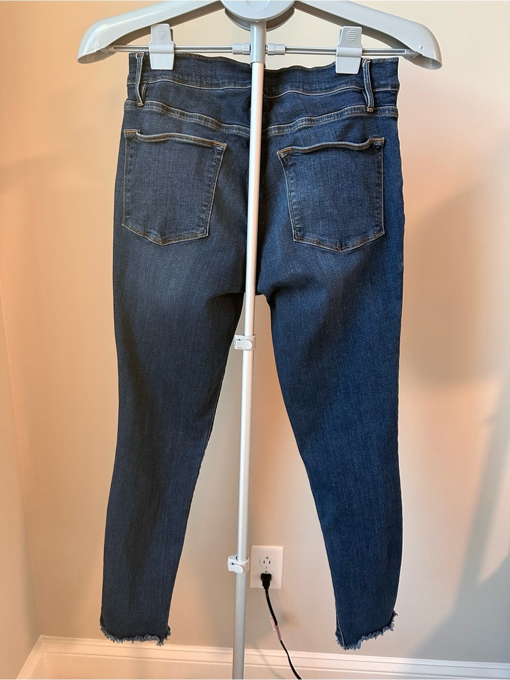 FRAME Le High Skinny Cropped Jeans Medium Wash Frayed Raw V-Hem Size 28 Premium - Picture 2 of 7